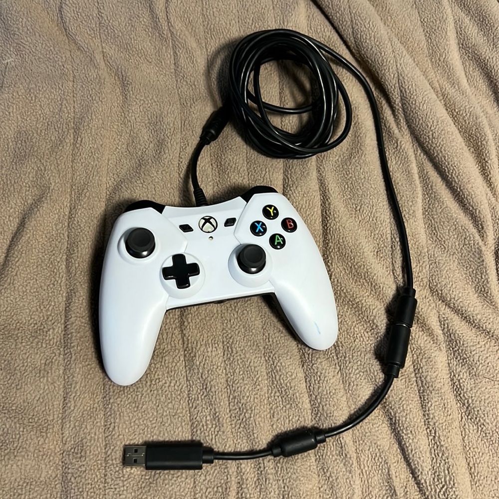 PC and Xbox white controller